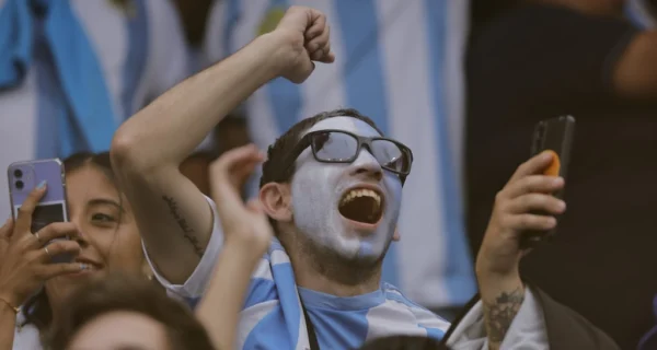 Hinchas argentinos animando a la Selección en el Mundial 2026