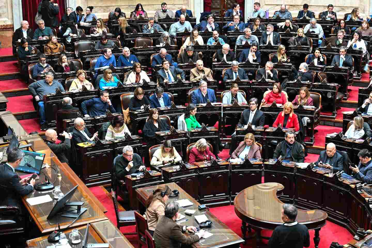 Vista general de la sesión en el Congreso de Argentina con legisladores presentes