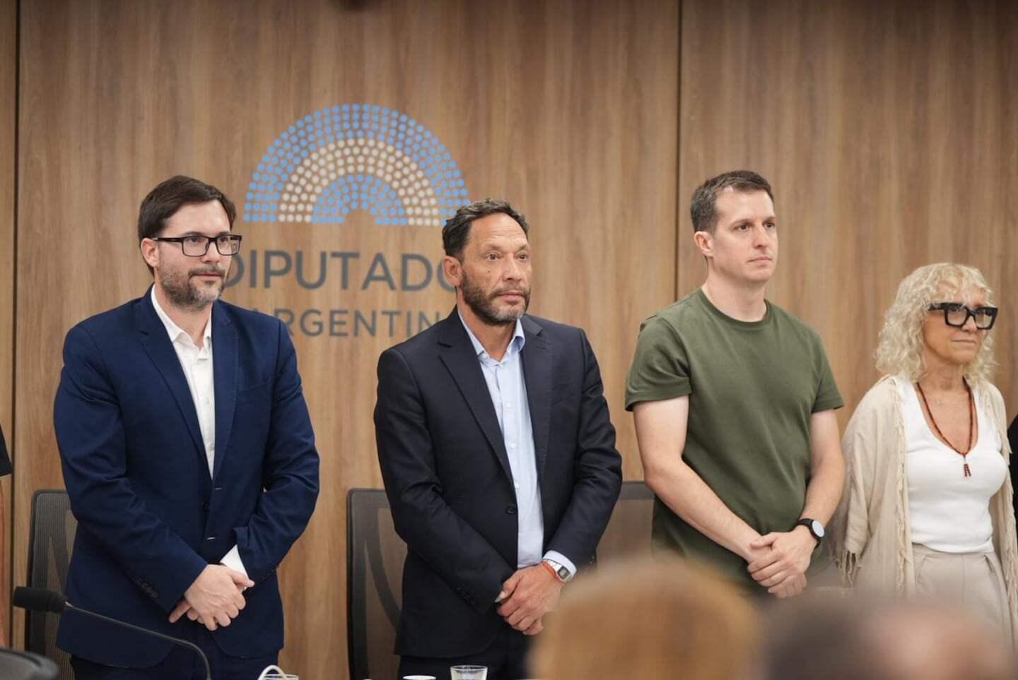 Cuatro miembros del Congreso argentino en una reunión formal