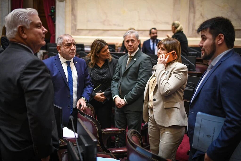Senadores en la Comisión de Asuntos Constitucionales del Senado argentino