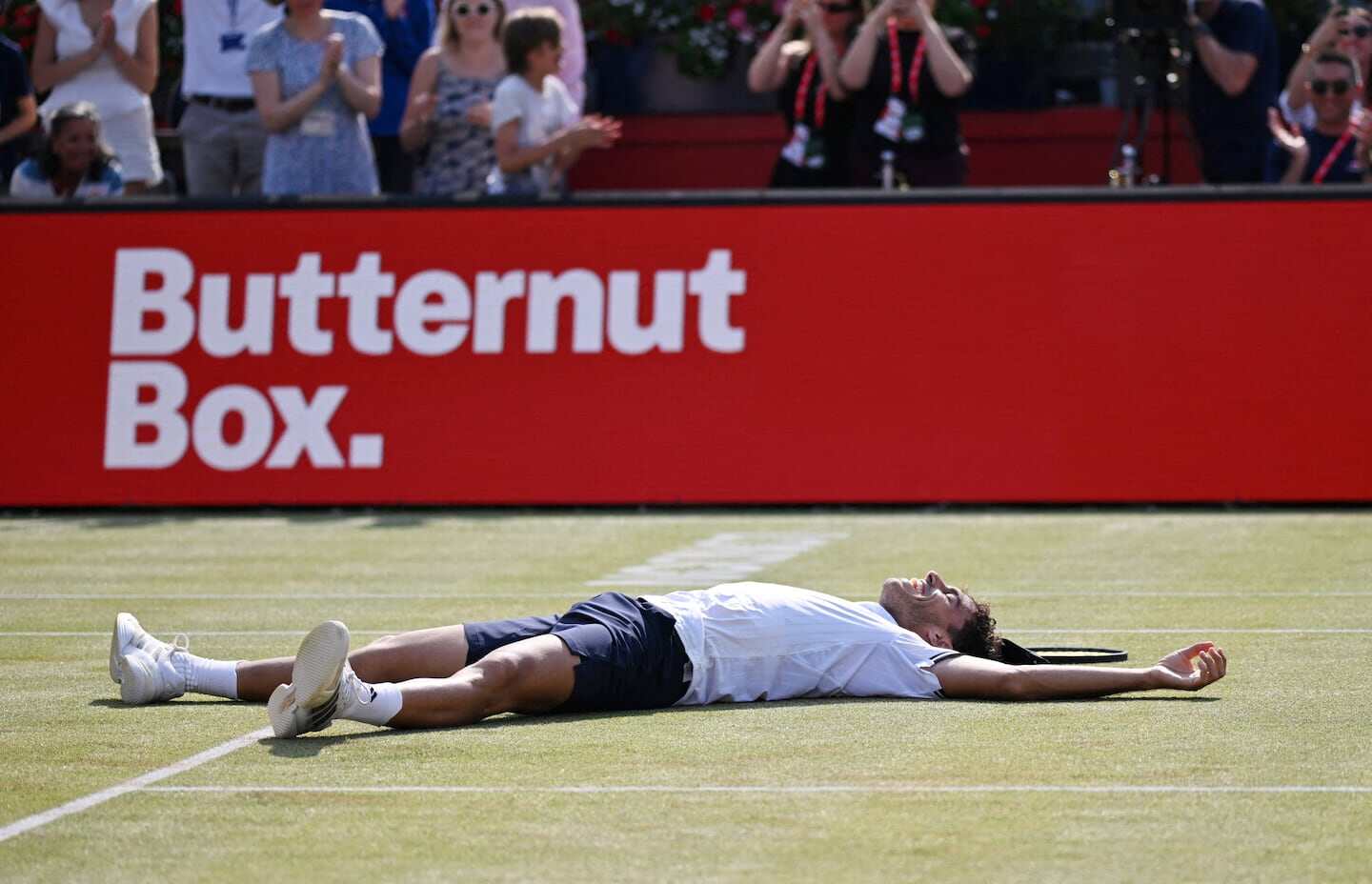 Francisco Cerúndolo celebrando su victoria en el ATP 500 de Queen's