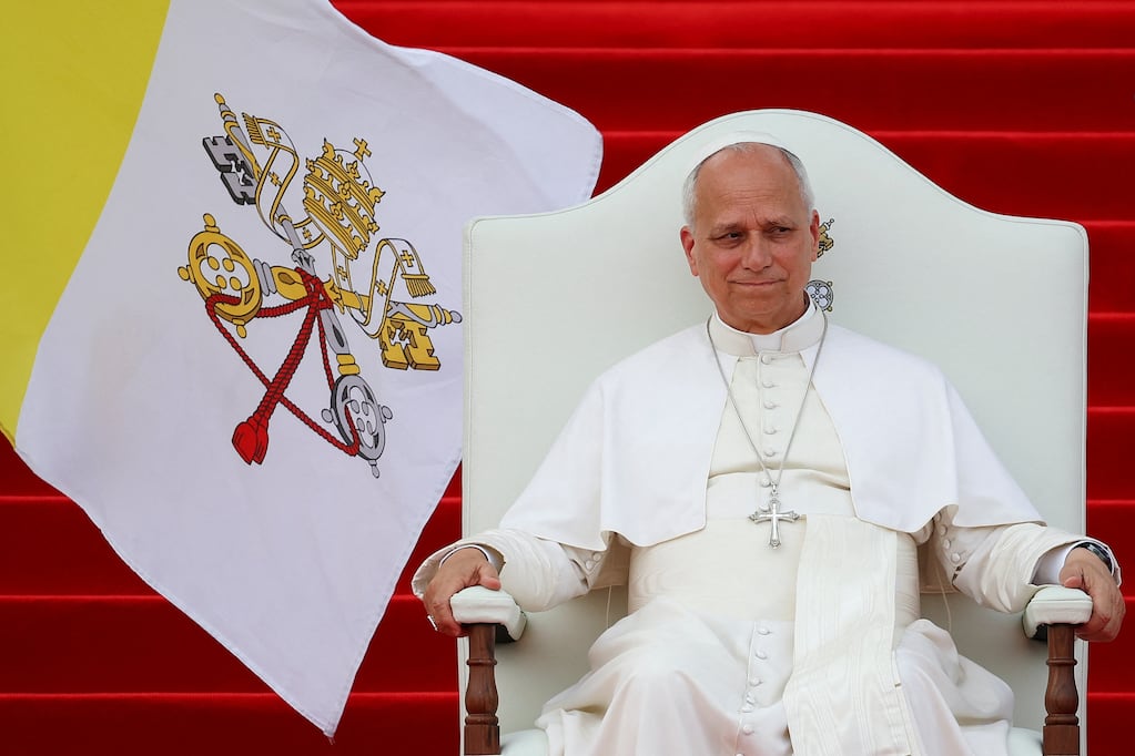 El papa León XIV durante una visita