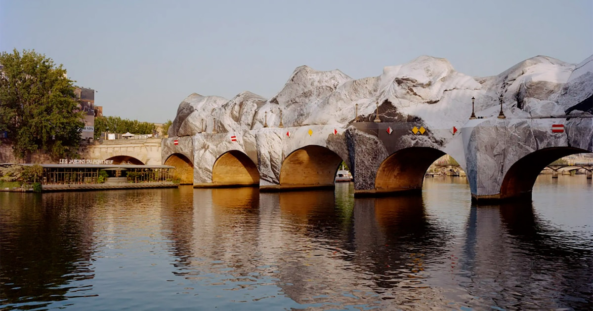 Intervención artística en el Pont Neuf de París