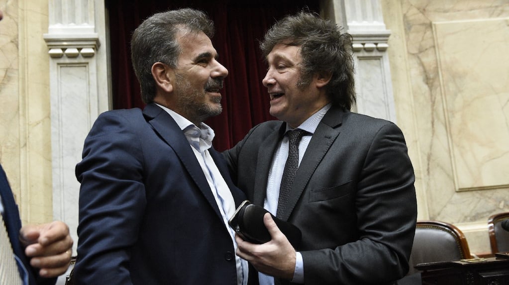 Cristian Ritondo y Manuel Adorni en el Congreso
