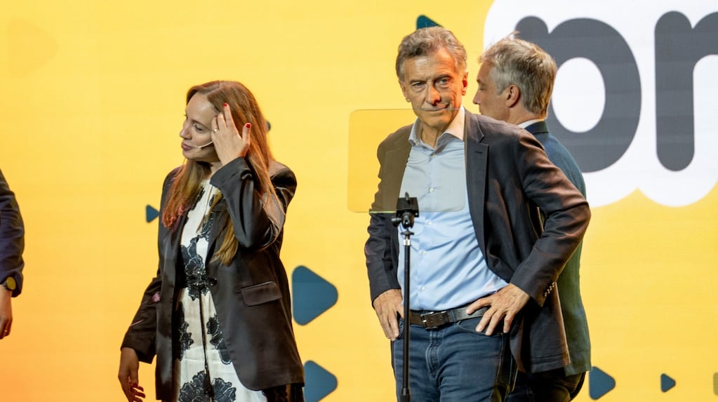 Manuel Adorni en una conferencia de prensa