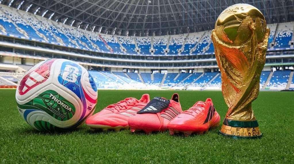 Botines de fútbol color rosa de Barbie en el Mundial 2026