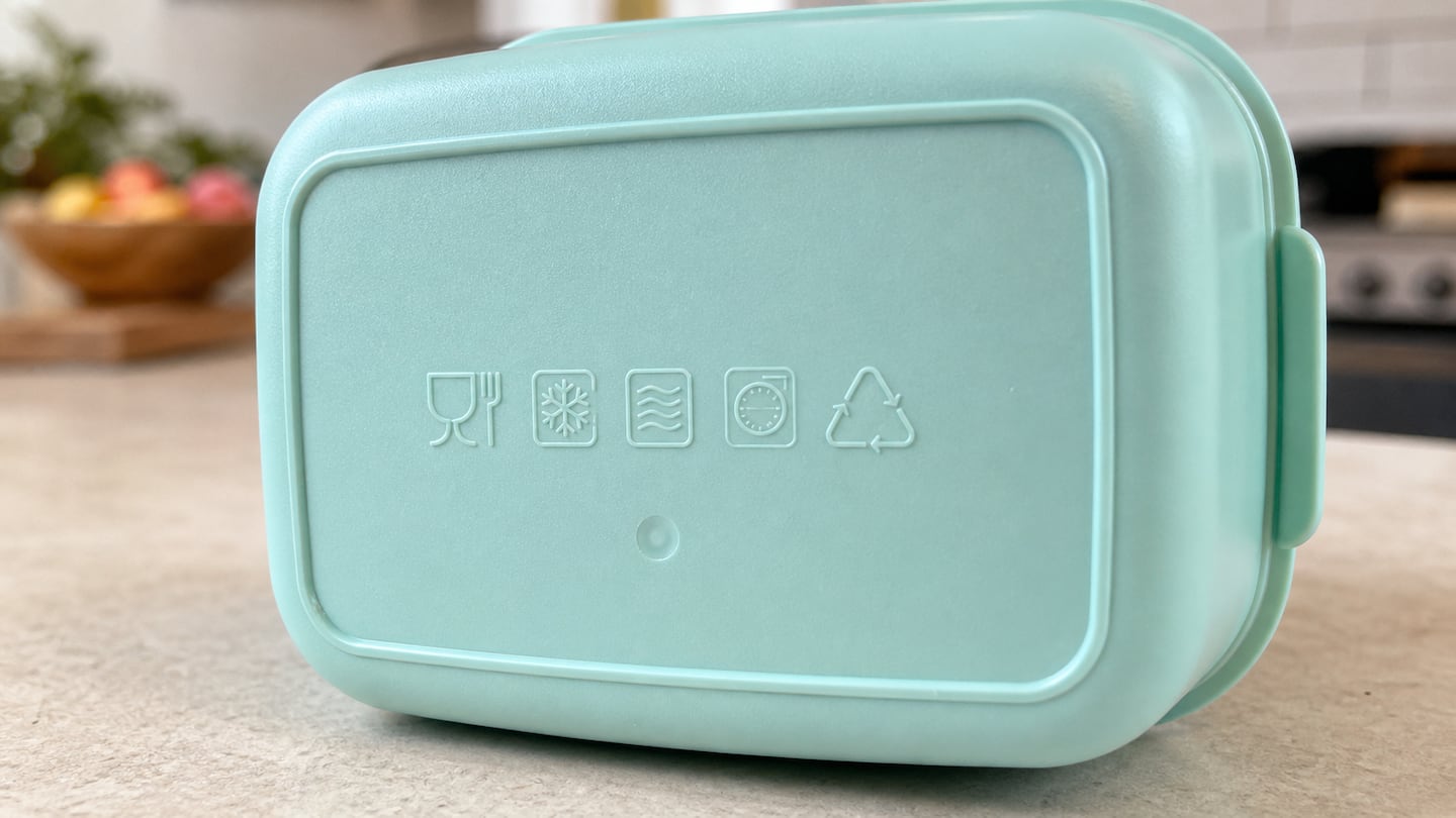 Recipiente de cocina con símbolo de copa y tenedor en la parte inferior