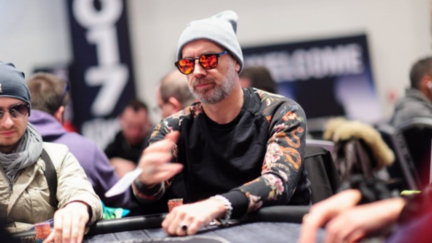 Sergej Barbarez jugando al póker en un torneo profesional