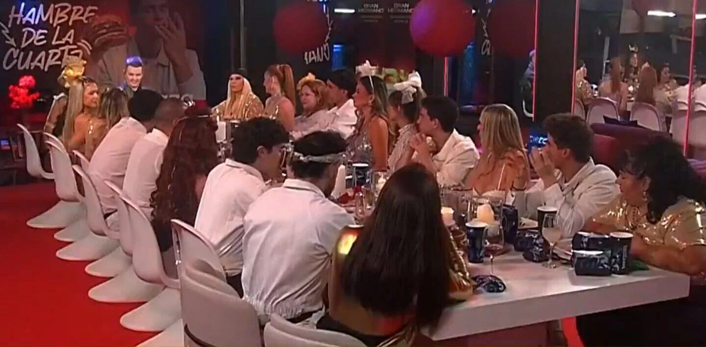 Participantes de Gran Hermano 2026 durante una cena emotiva