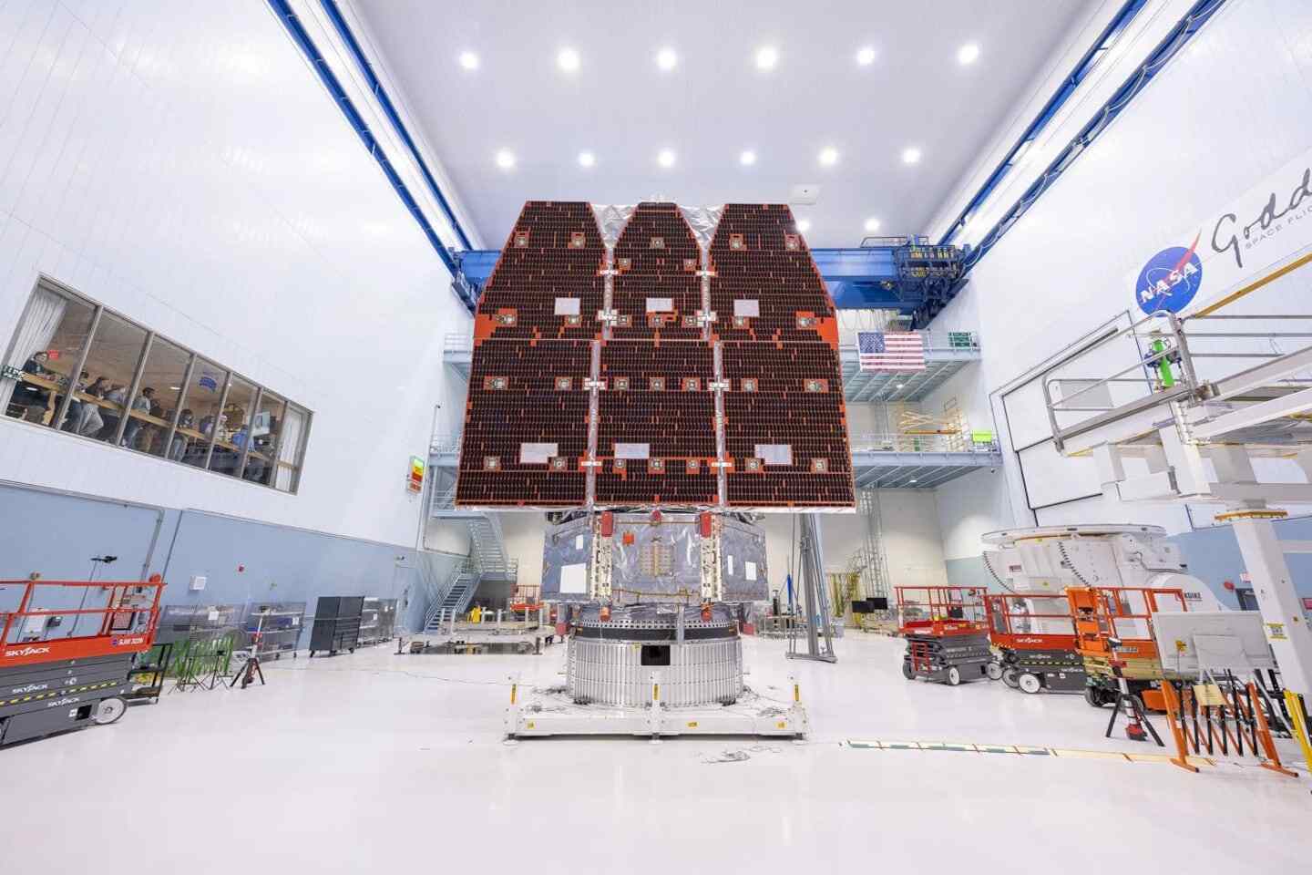 Telescopio Nancy Grace Roman en el centro de ensamblaje de la NASA