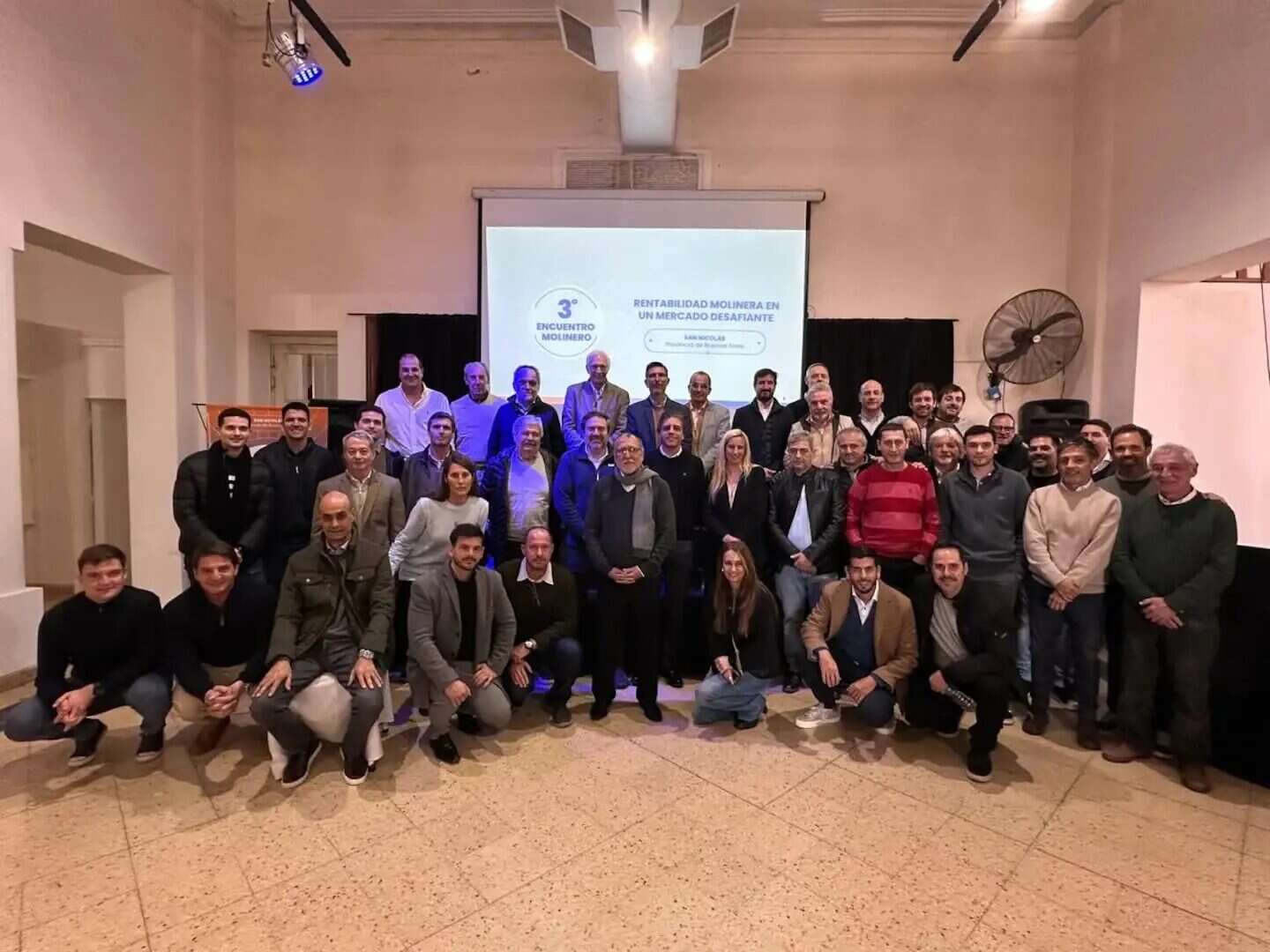 Grupo de empresarios y autoridades del sector molinero en San Nicolás durante un encuentro sobre exportación de harina