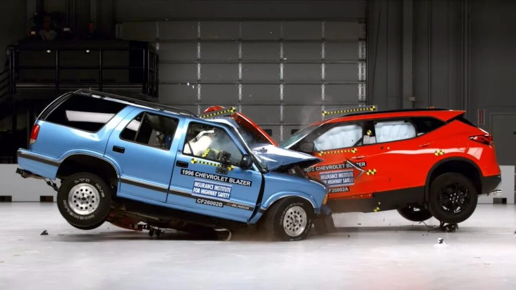 Comparativa de choque entre Chevrolet Blazer 1996 y 2026