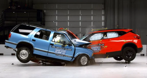 Comparativa de choque entre Chevrolet Blazer 1996 y 2026
