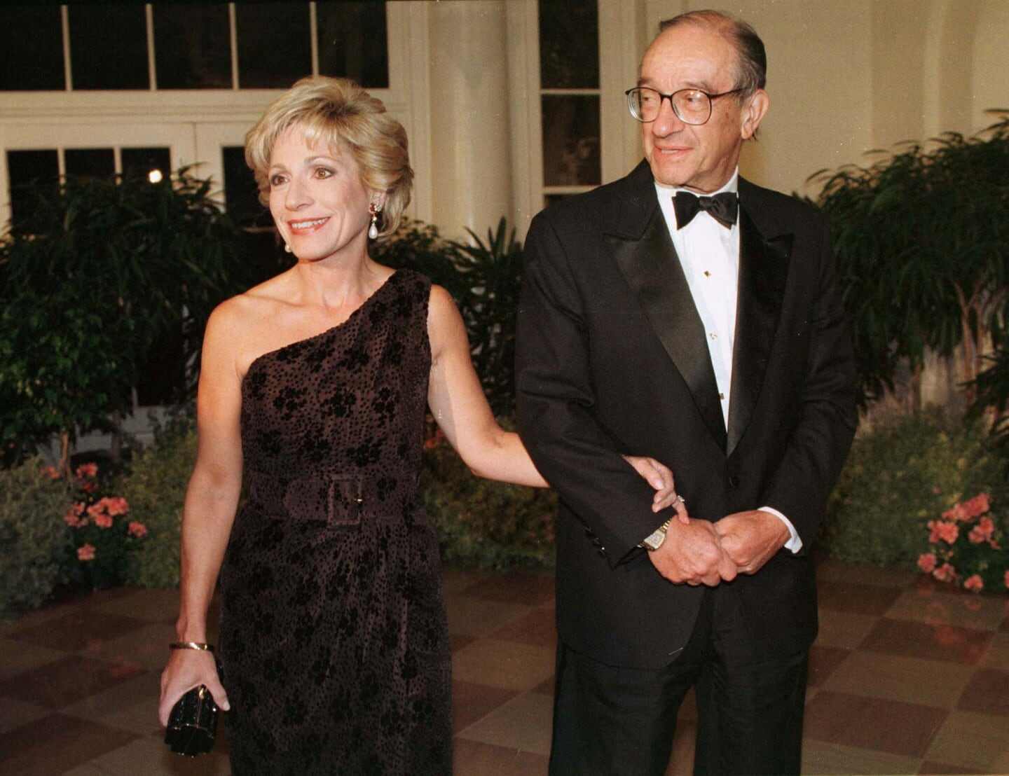 Alan Greenspan junto a Andrea Mitchell en un evento formal