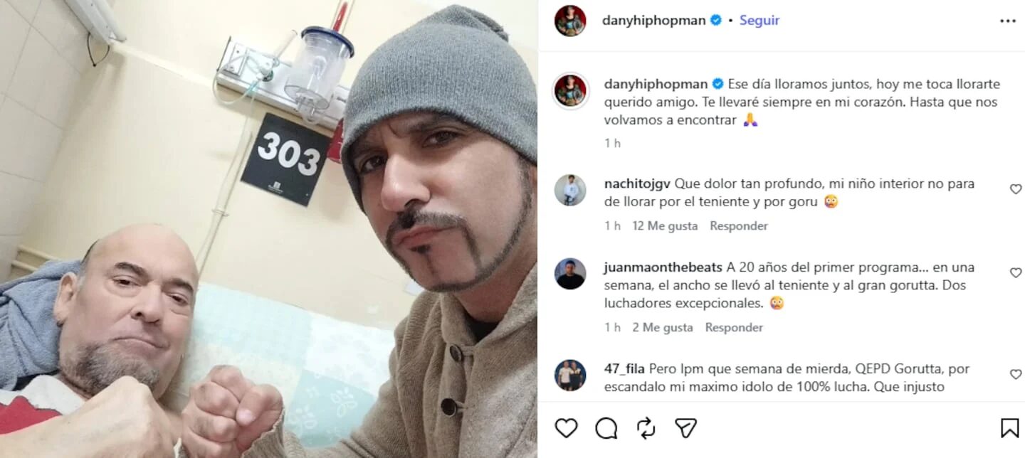 Sergio Aldo Carelli en una habitación de hospital junto a un amigo