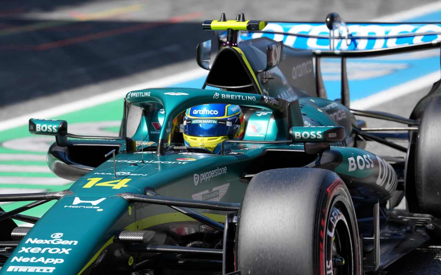 Fernando Alonso conduciendo el monoplaza de Aston Martin en el Gran Premio de Austria