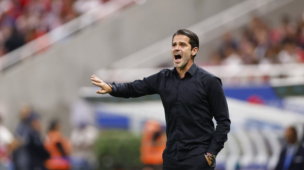 Fernando Gago en un partido de fútbol