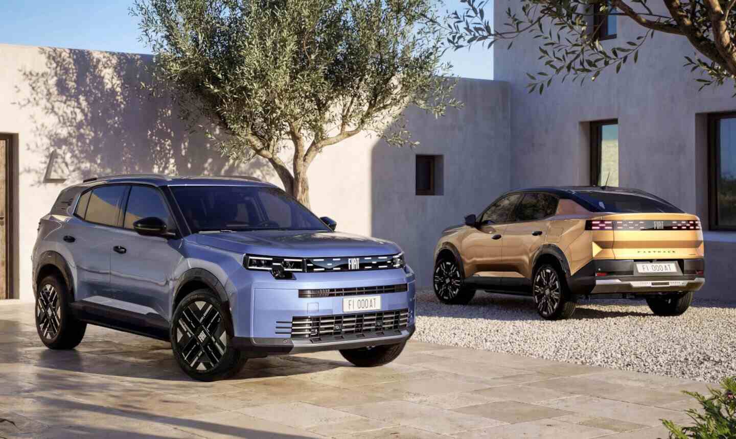 Nuevo SUV de Fiat en un entorno exterior con dos versiones de color