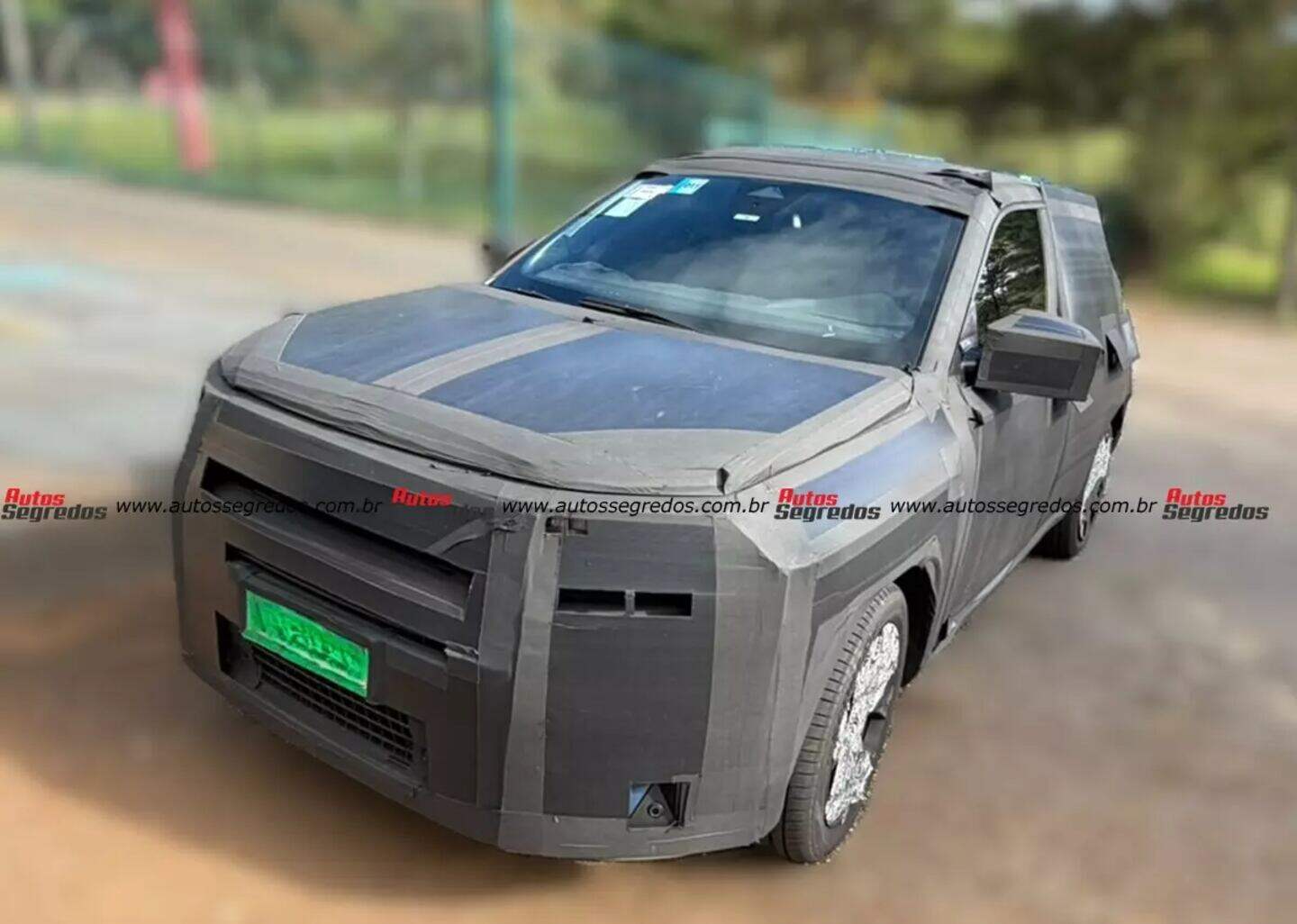 Prototipo del nuevo Fiat Argo cubierto con camuflaje en Brasil