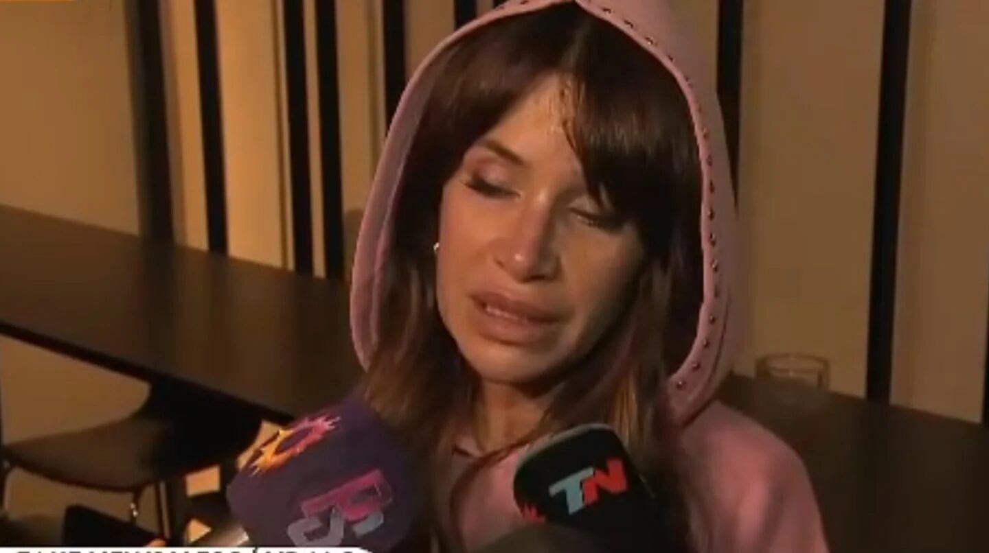 Florencia Peña hablando a la prensa sobre rumores de compensación económica