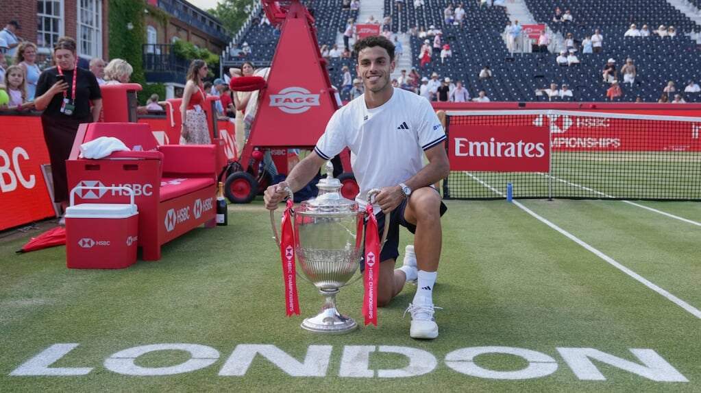 Francisco Cerúndolo celebrando su victoria en Queen's