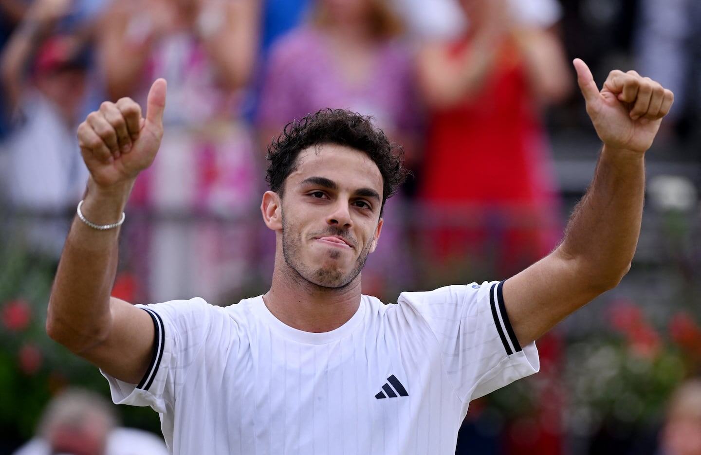 Francisco Cerúndolo celebra tras ganar un partido en el ATP 500 de Queen's