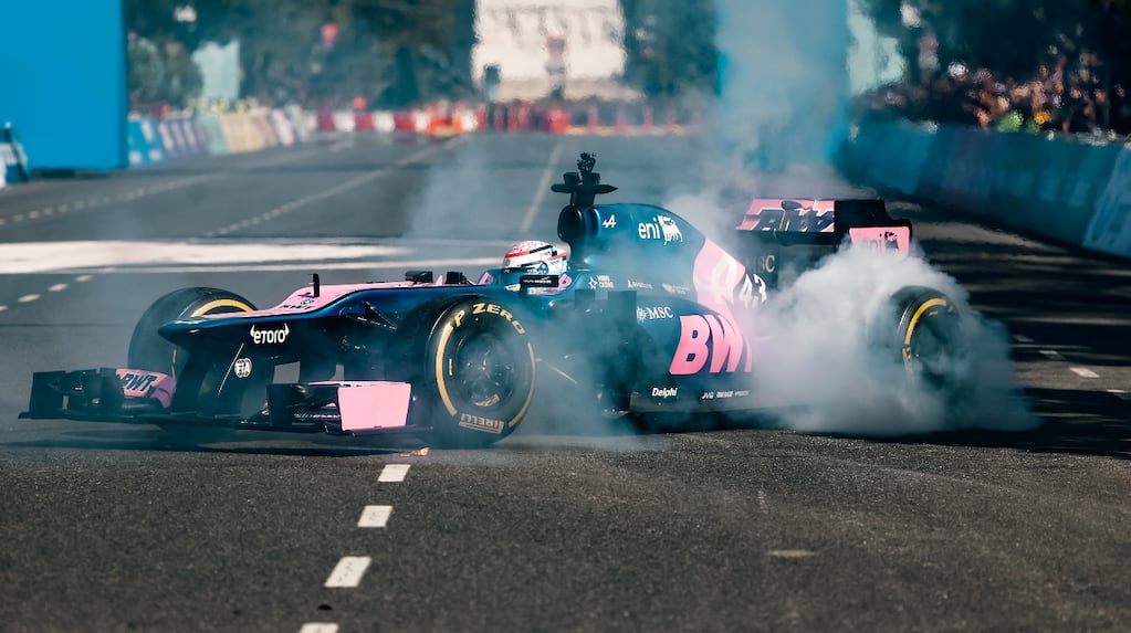 Franco Colapinto conduciendo el Lotus E20