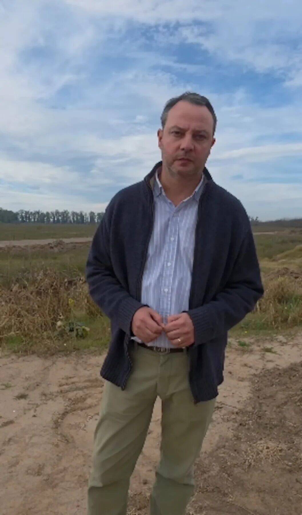 Francisco Ratto, intendente de San Antonio de Areco, en un campo afectado por la caza furtiva