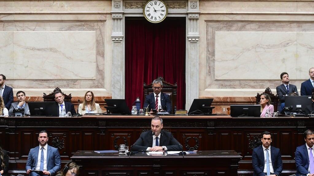 Manuel Adorni en la Cámara de Diputados