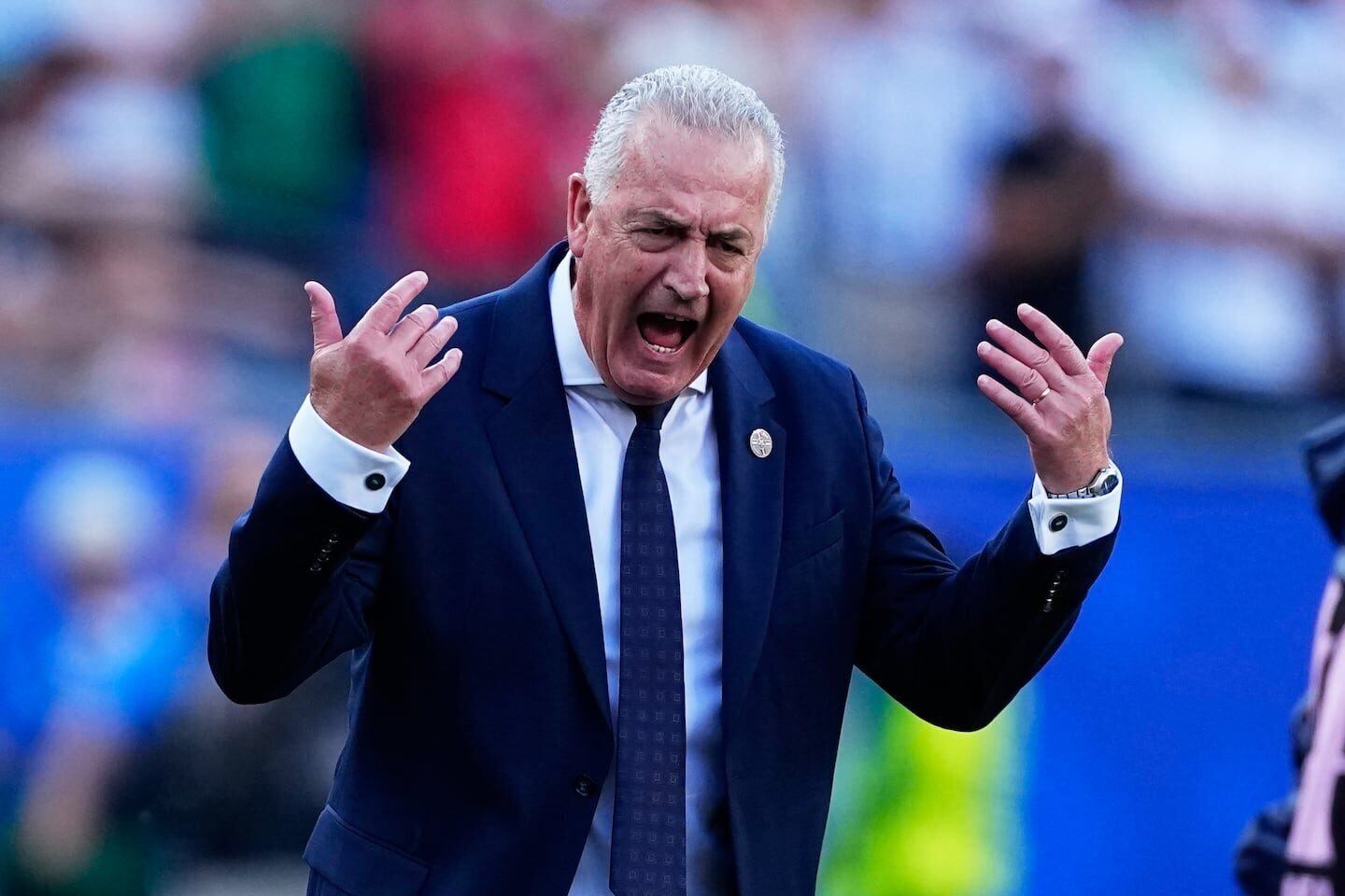 Gustavo Alfaro celebra con entusiasmo tras la victoria de Paraguay sobre Alemania en el Mundial 2026