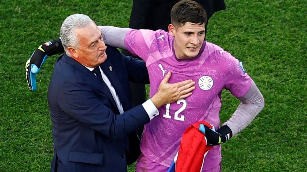 Gustavo Alfaro celebrando la victoria de Paraguay en el Mundial 2026