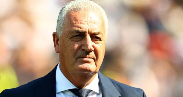 Gustavo Alfaro dirigiendo a la selección paraguaya