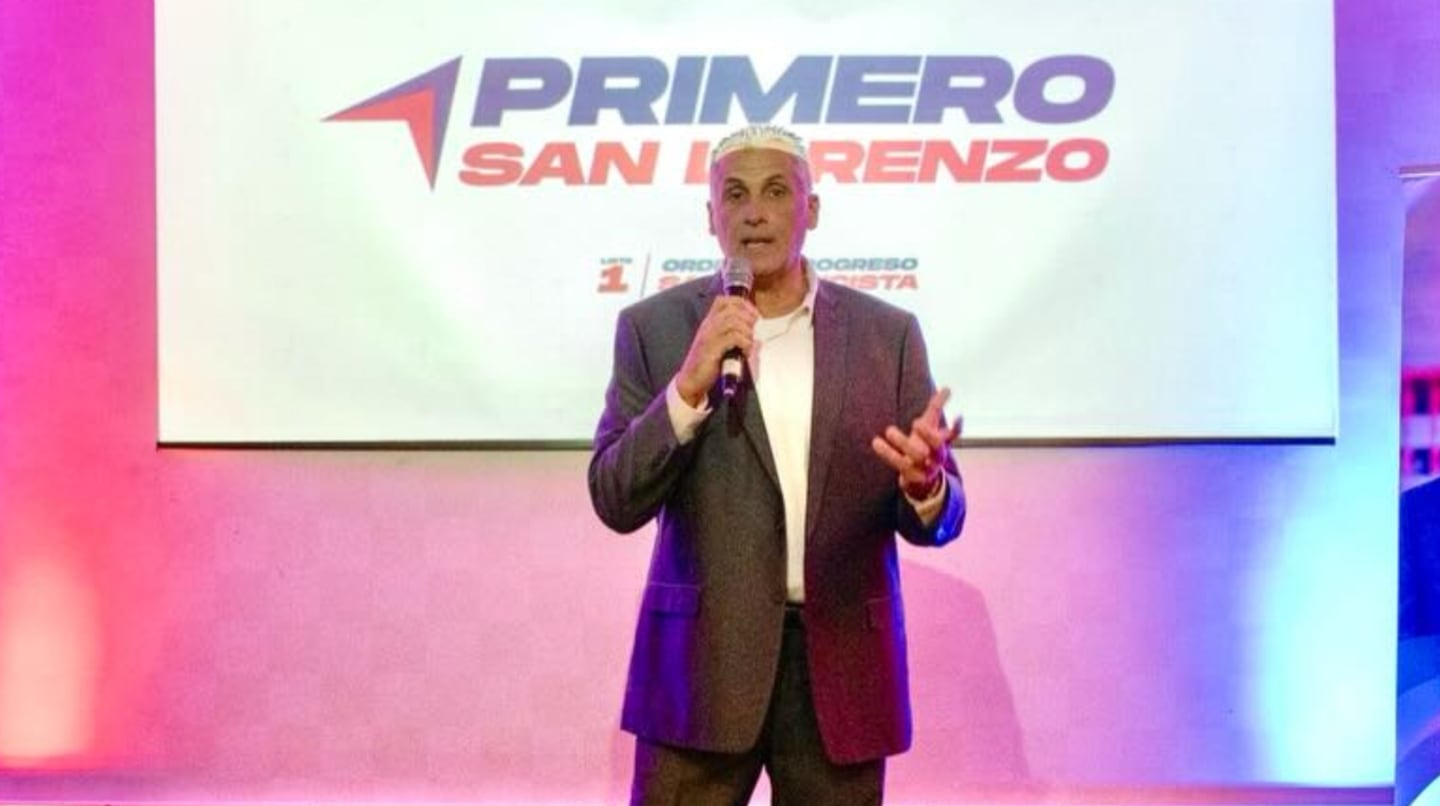 Gustavo Álvarez renuncia como director técnico de San Lorenzo durante una conferencia de prensa