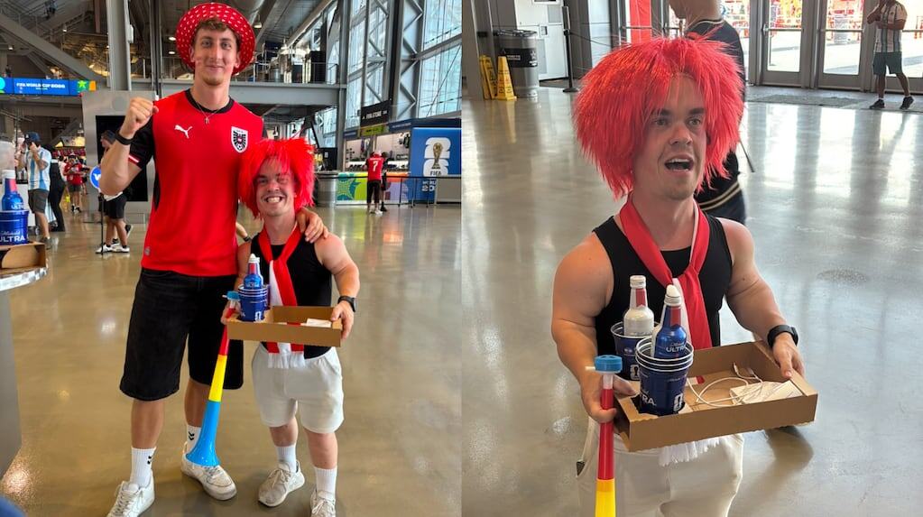 Hincha austriaco disfrutando con fanáticos argentinos en Dallas