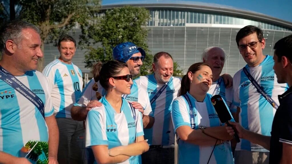 Hinchas argentinos celebrando en Dallas