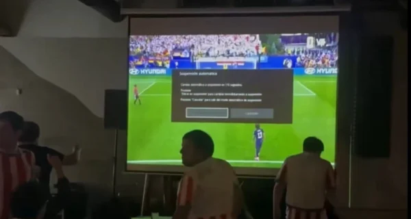 Hinchas paraguayos en un bar durante el Mundial 2026