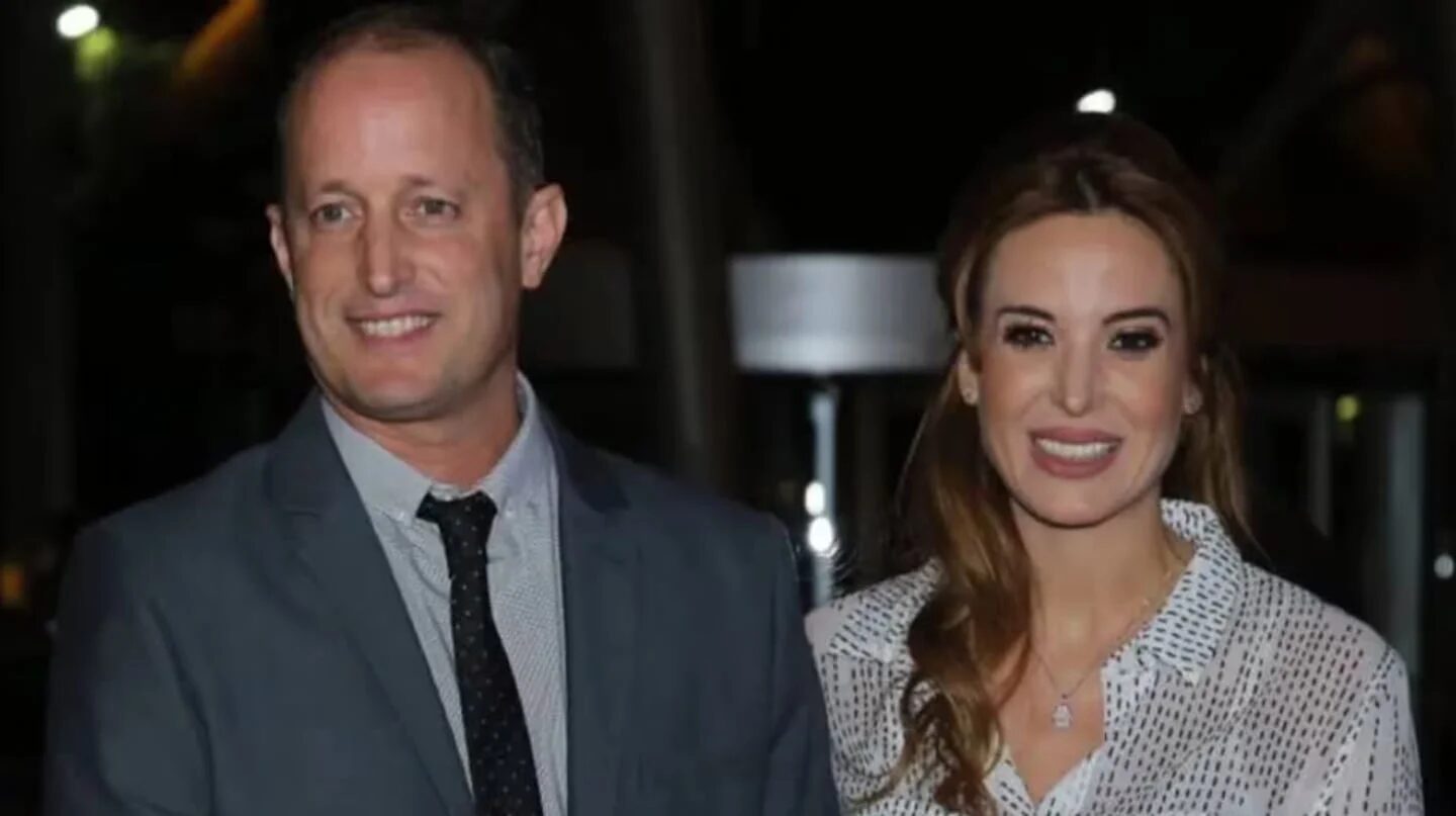 Horacio Cirio y Jesica Cirio posando juntos en un evento