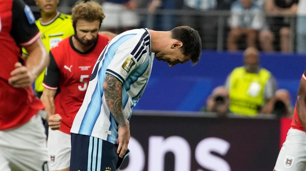 Lionel Messi frustrado tras errar un penal en el Mundial 2026
