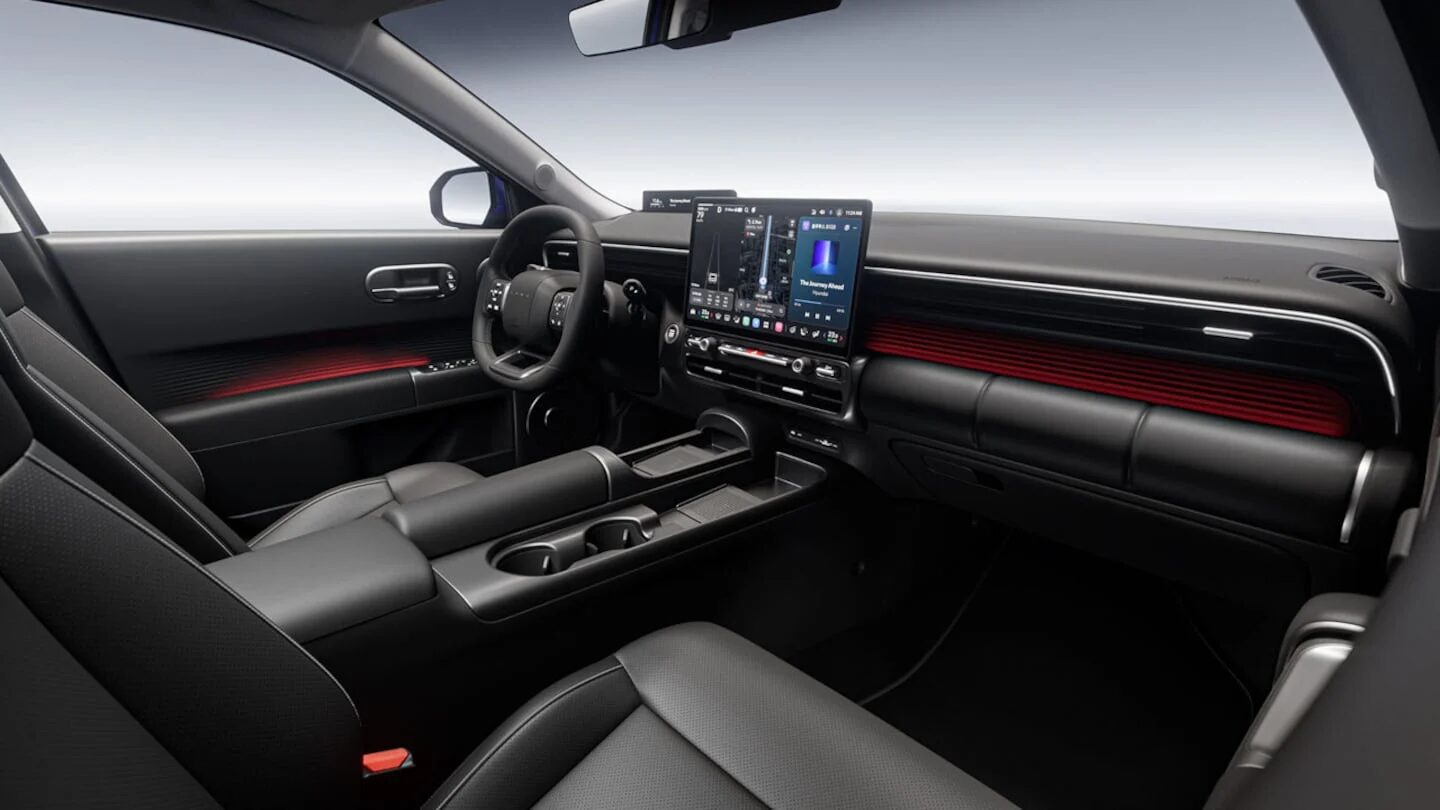 Interior del nuevo Hyundai Elantra con diseño moderno y tecnología avanzada
