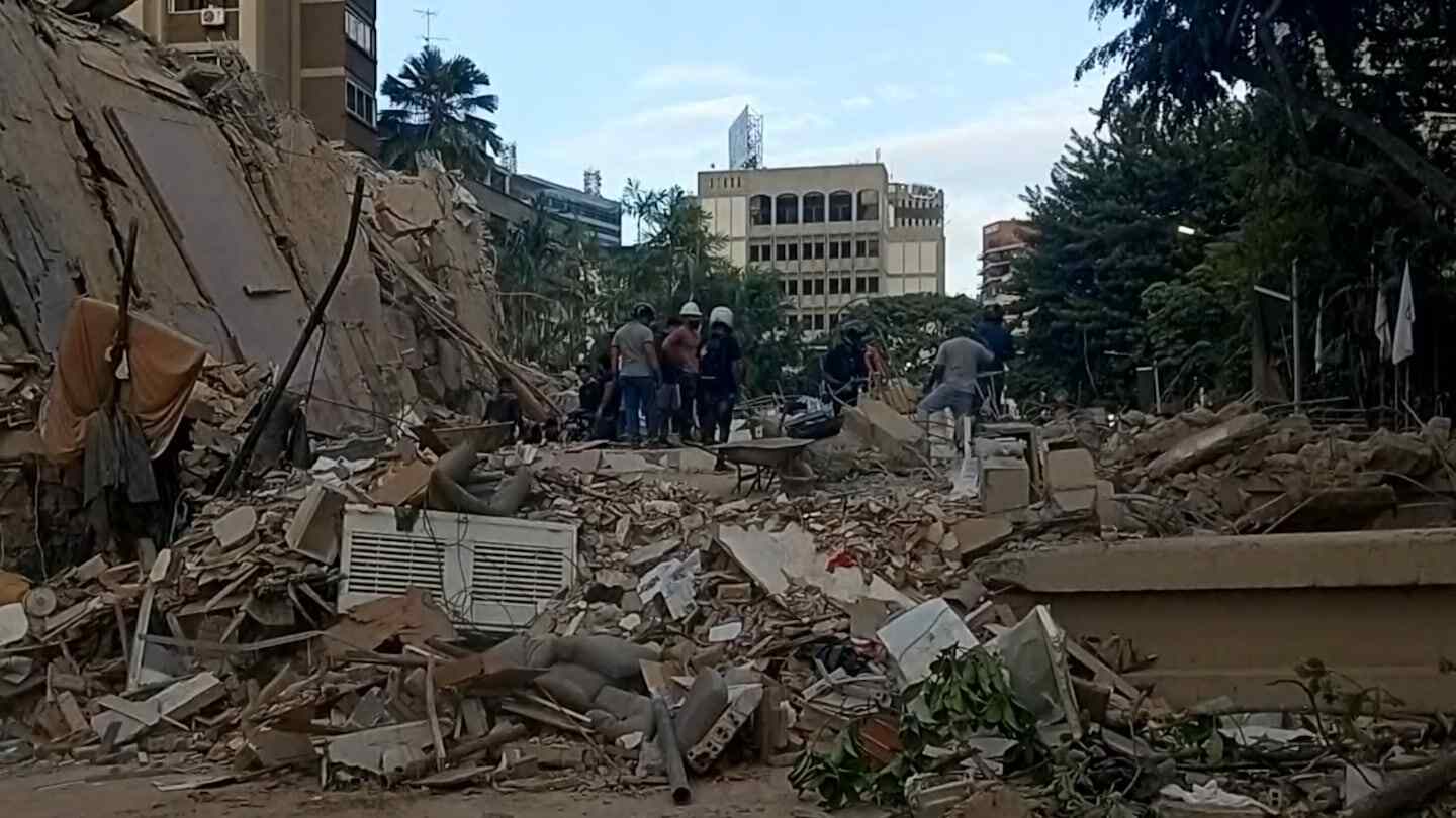 Escombros de un edificio colapsado en Venezuela tras un terremoto