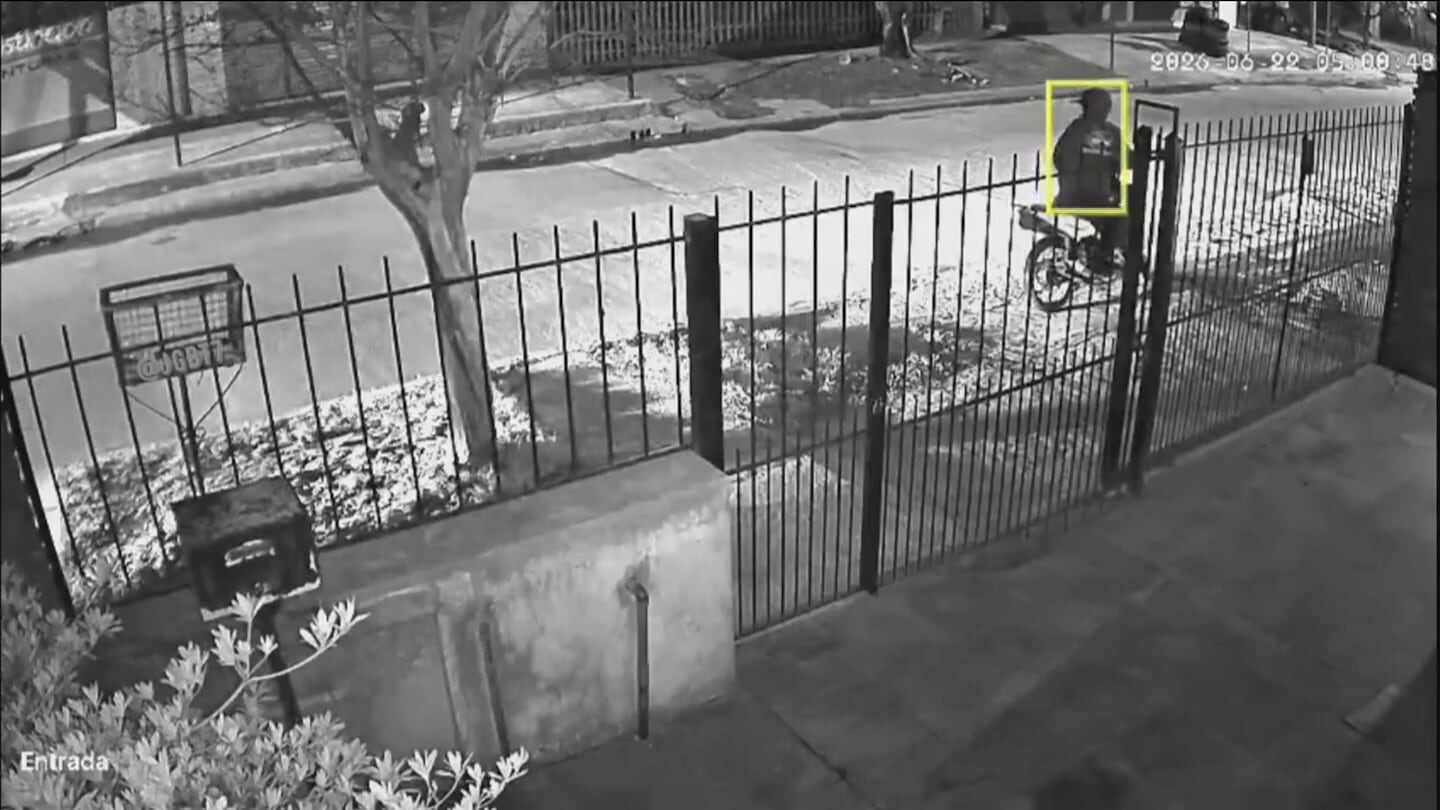 Delincuente en bicicleta en Morón durante intento de robo