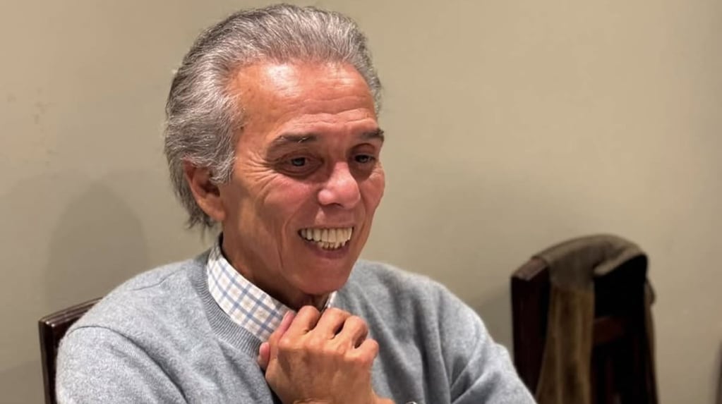 Jairo celebrando su cumpleaños 77 con su familia
