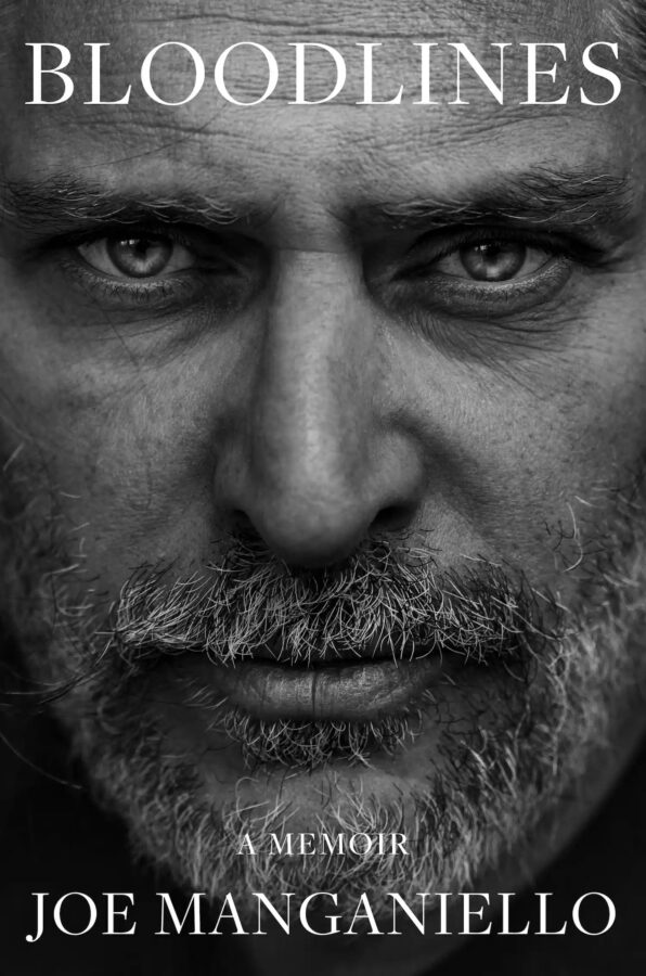 Retrato en blanco y negro de Joe Manganiello con mirada intensa