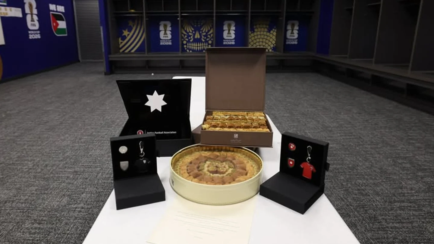 Baklava y regalos de la selección jordana a la FIFA tras el Mundial 2026