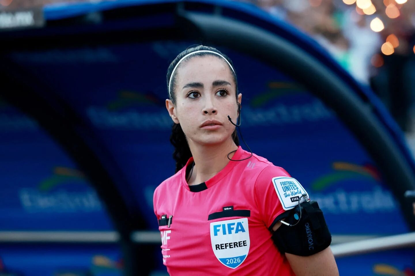 Katia Itzel García, árbitra mexicana, durante un partido del Mundial 2026