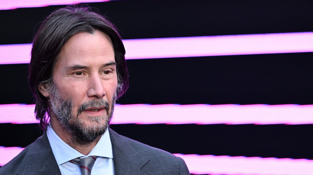 Keanu Reeves reflexionando sobre la vida