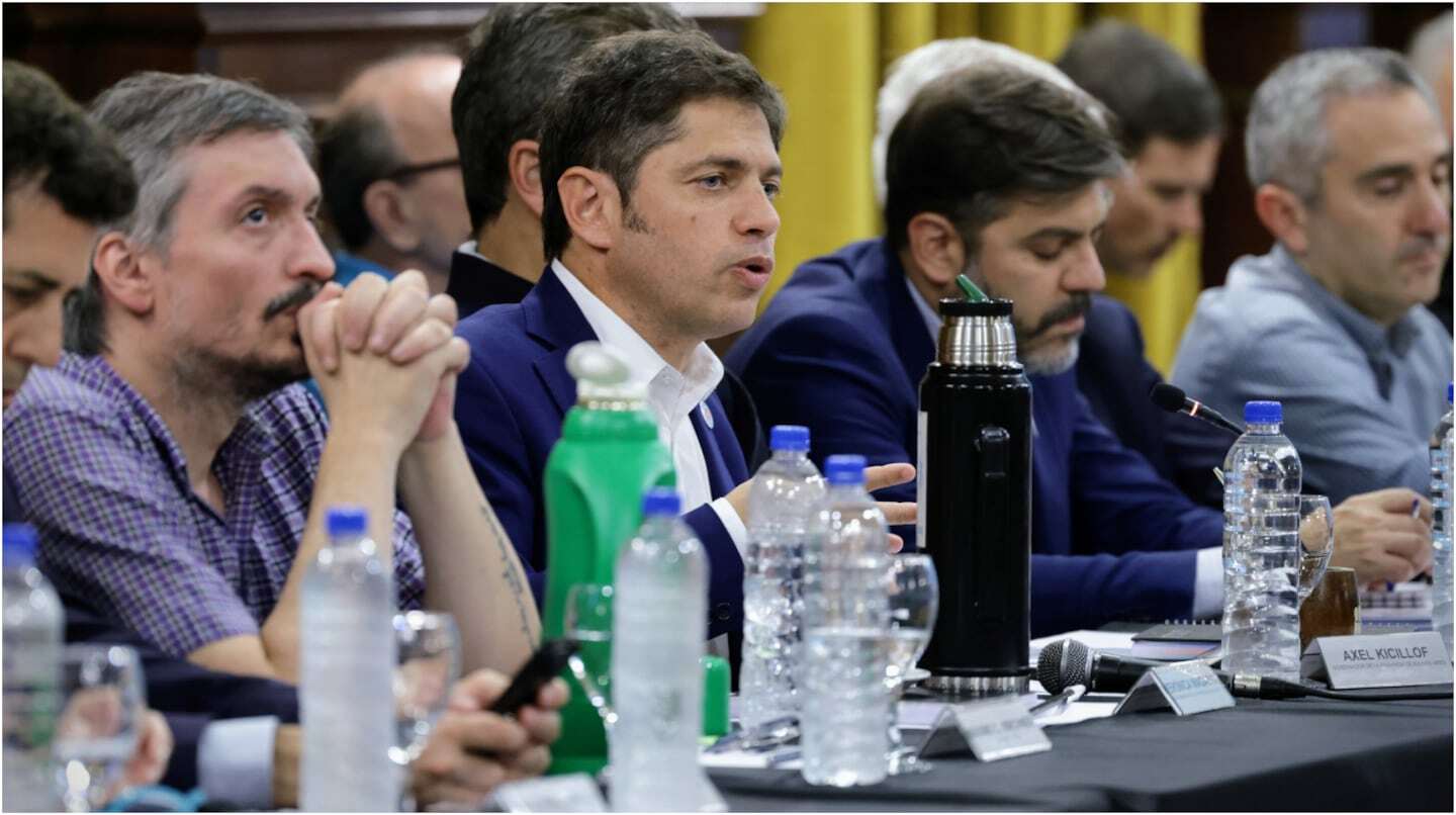 Axel Kicillof en reunión del Partido Justicialista con otros miembros del partido