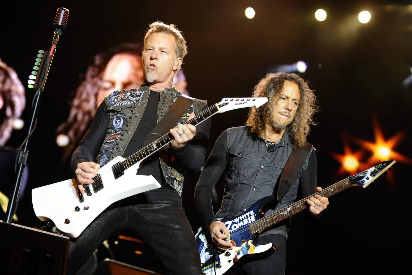 Kirk Hammett y James Hetfield de Metallica en concierto en Dublín