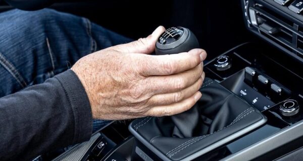 Conducción de auto manual