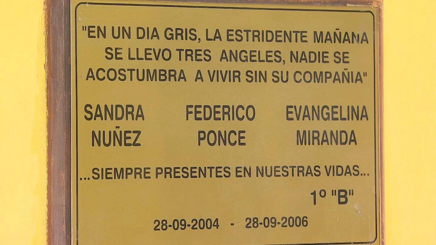 Placa conmemorativa de las víctimas de la Masacre de Carmen de Patagones